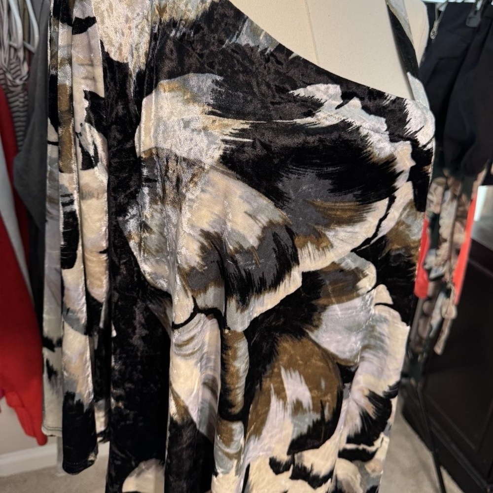 Status Blouse - Picture 4 of 4